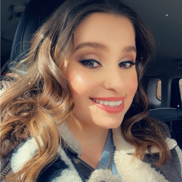 Meet your Posher, Jess - Picture 1 of 6